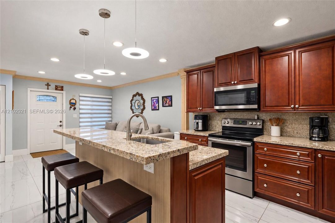 En Venta: $455,000 (3 camas, 2 baños, 1302 Pies cuadrados)