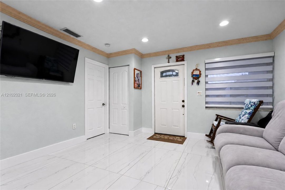 En Venta: $455,000 (3 camas, 2 baños, 1302 Pies cuadrados)