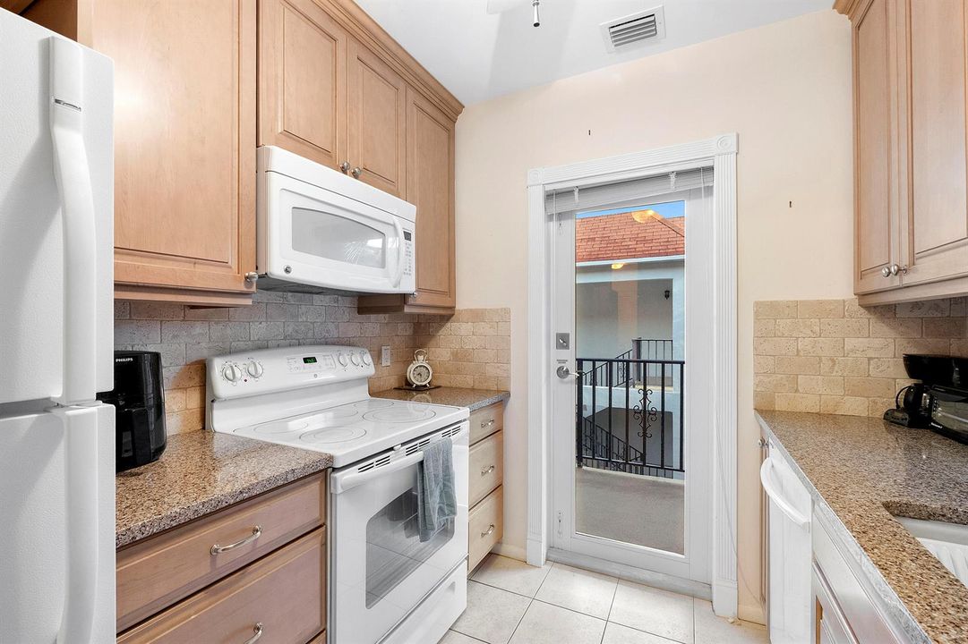 2424 Ne 9th St_009