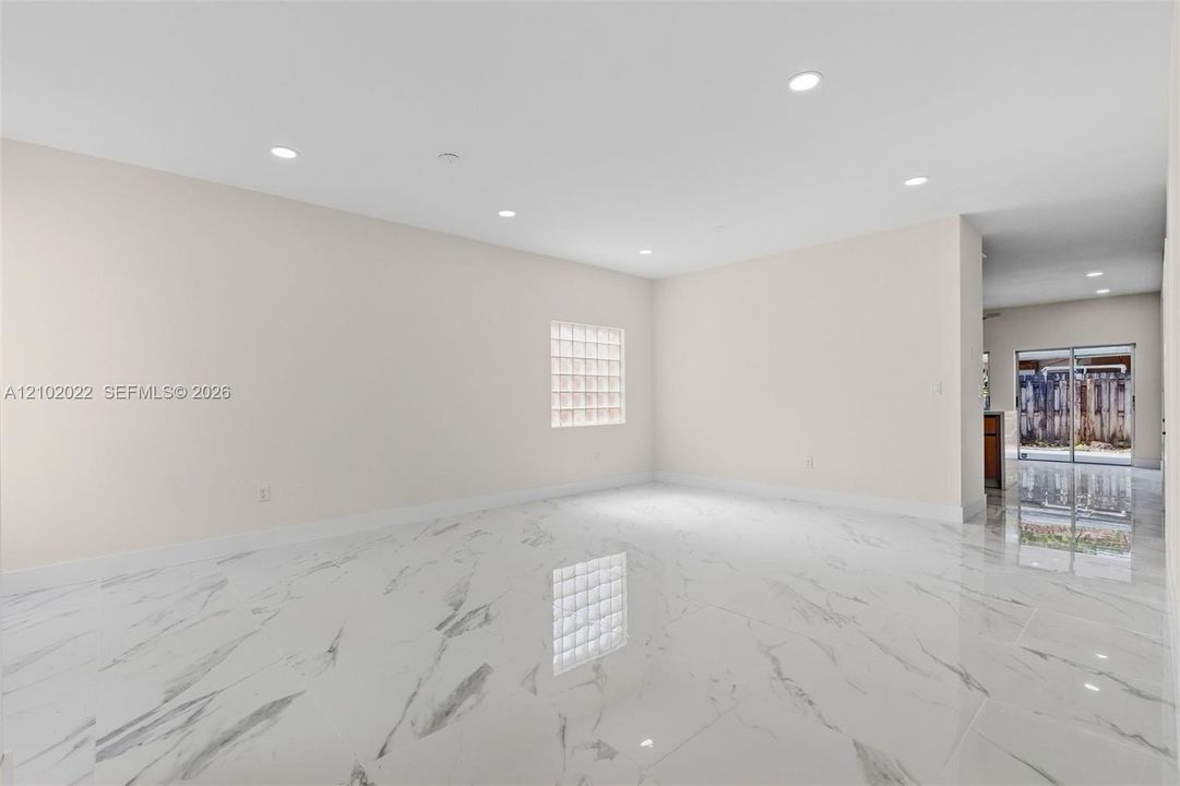В аренду: $3,800 (4 спален, 2 ванн, 1601 Квадратных фут)
