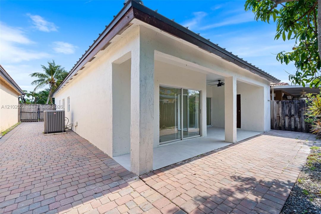 В аренду: $3,800 (4 спален, 2 ванн, 1601 Квадратных фут)