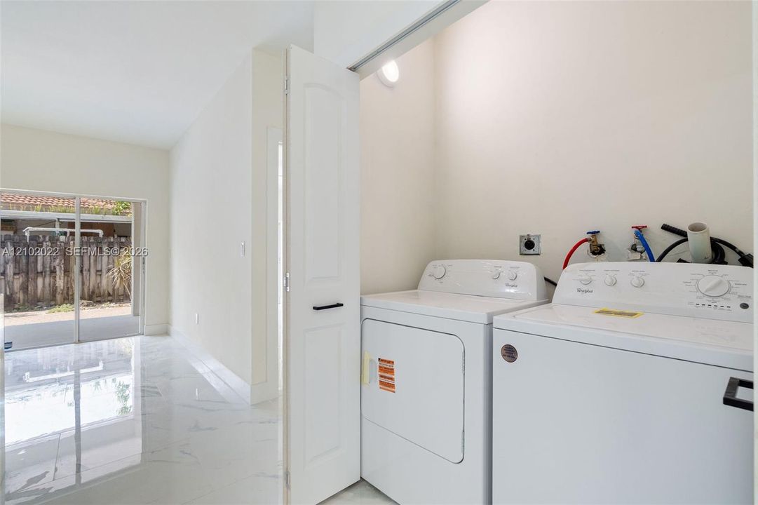 В аренду: $3,800 (4 спален, 2 ванн, 1601 Квадратных фут)