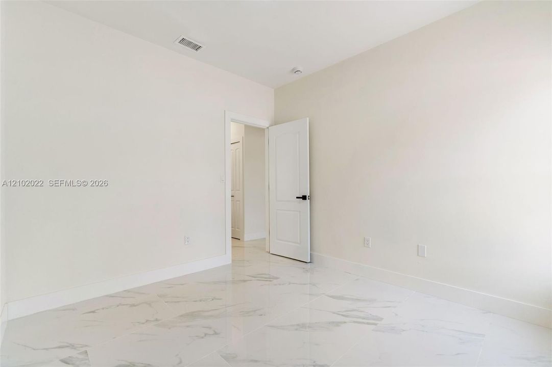 В аренду: $3,800 (4 спален, 2 ванн, 1601 Квадратных фут)