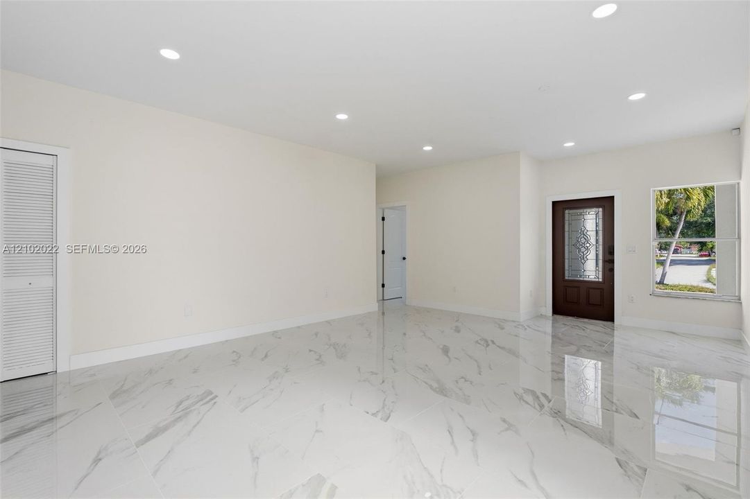 В аренду: $3,800 (4 спален, 2 ванн, 1601 Квадратных фут)