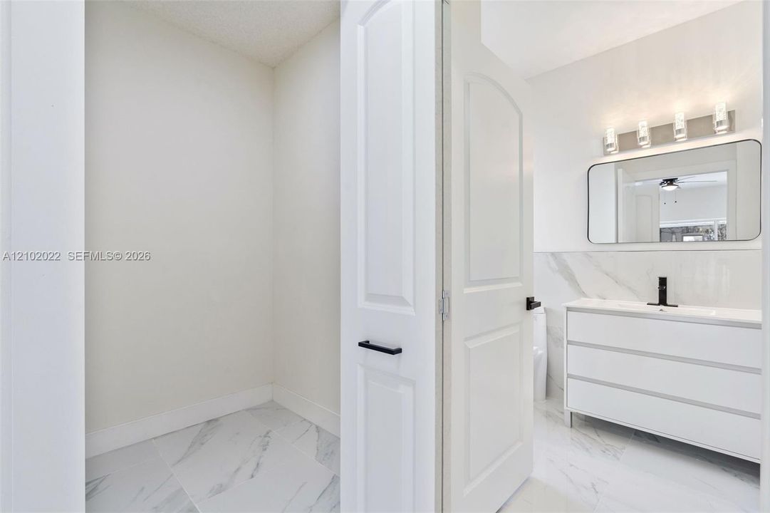 В аренду: $3,800 (4 спален, 2 ванн, 1601 Квадратных фут)
