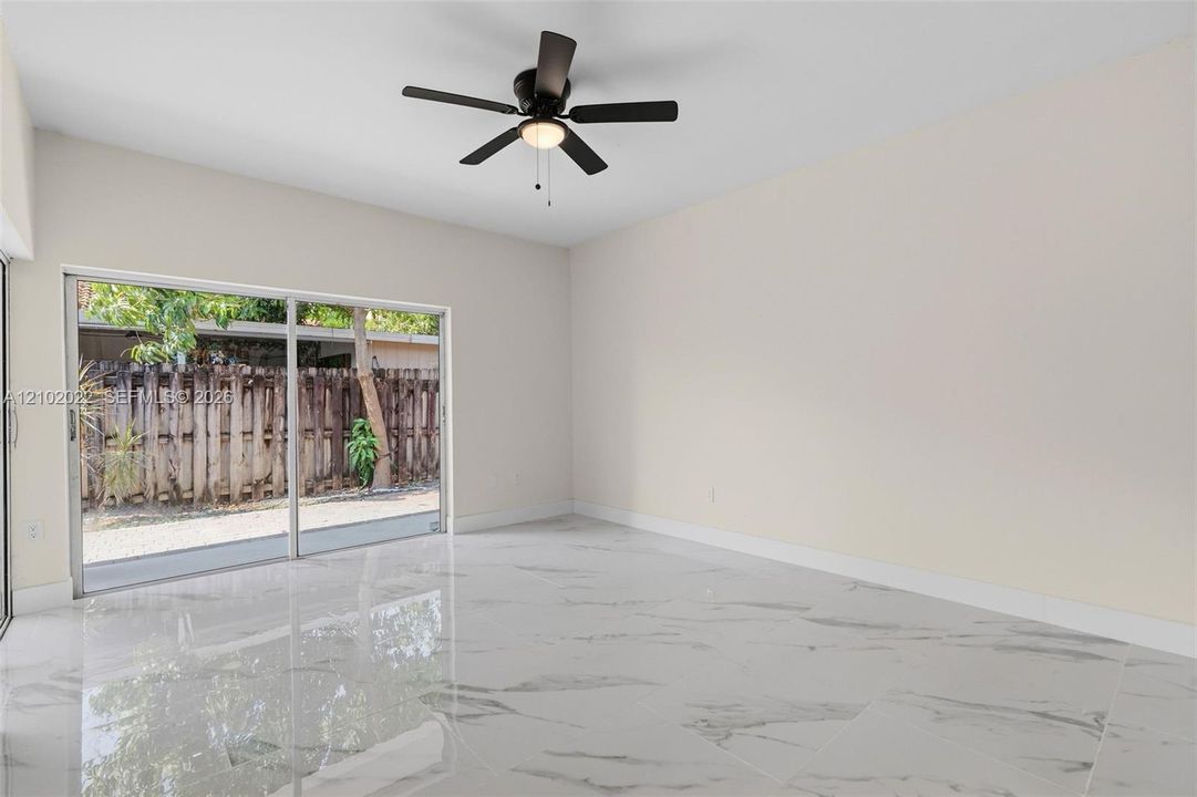 В аренду: $3,800 (4 спален, 2 ванн, 1601 Квадратных фут)