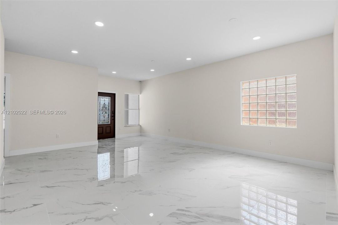 В аренду: $3,800 (4 спален, 2 ванн, 1601 Квадратных фут)