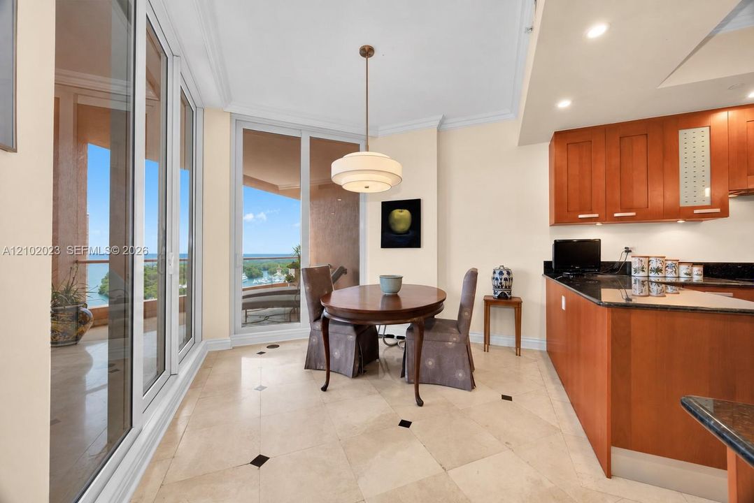 En Venta: $2,795,000 (2 camas, 3 baños, 3100 Pies cuadrados)