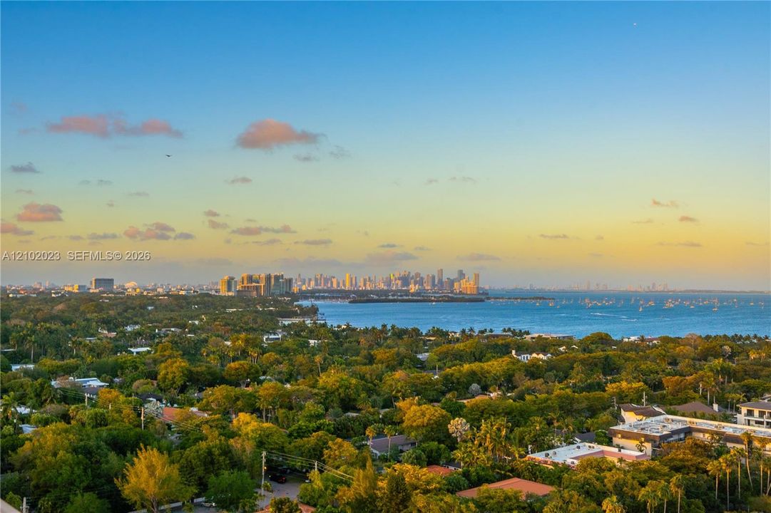 En Venta: $2,795,000 (2 camas, 3 baños, 3100 Pies cuadrados)