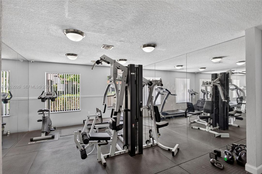 For Rent: $2,100 (2 beds, 2 baths, 1003 Square Feet)