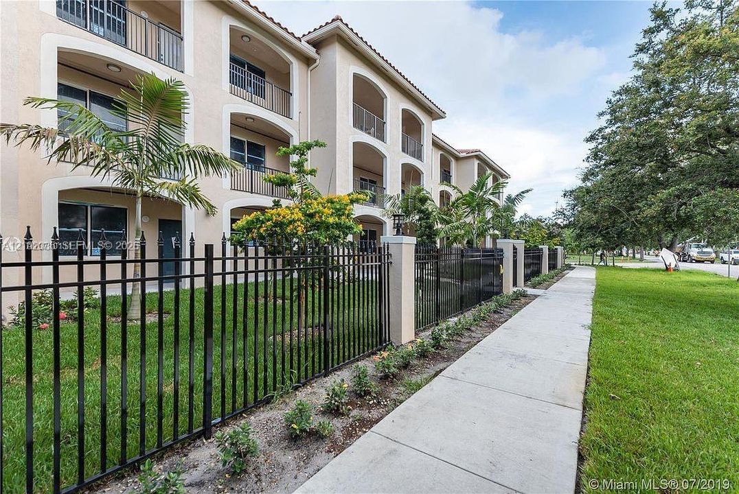 For Rent: $2,300 (2 beds, 2 baths, 1500 Square Feet)