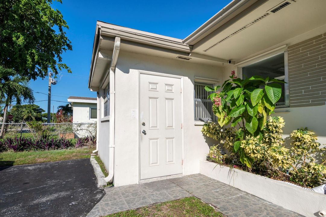 Private Front Entrance to Bonus Room