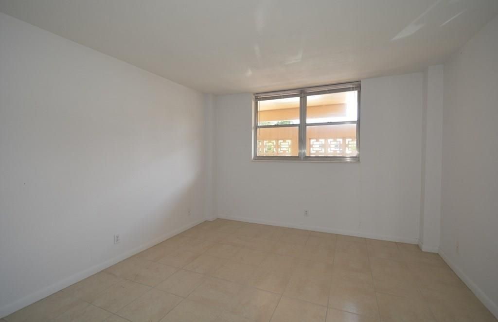 10062026 crom 121 interior 2