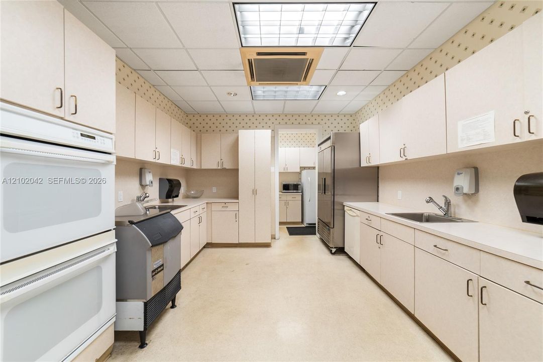 На продажу: $295,000 (2 спален, 2 ванн, 1631 Квадратных фут)