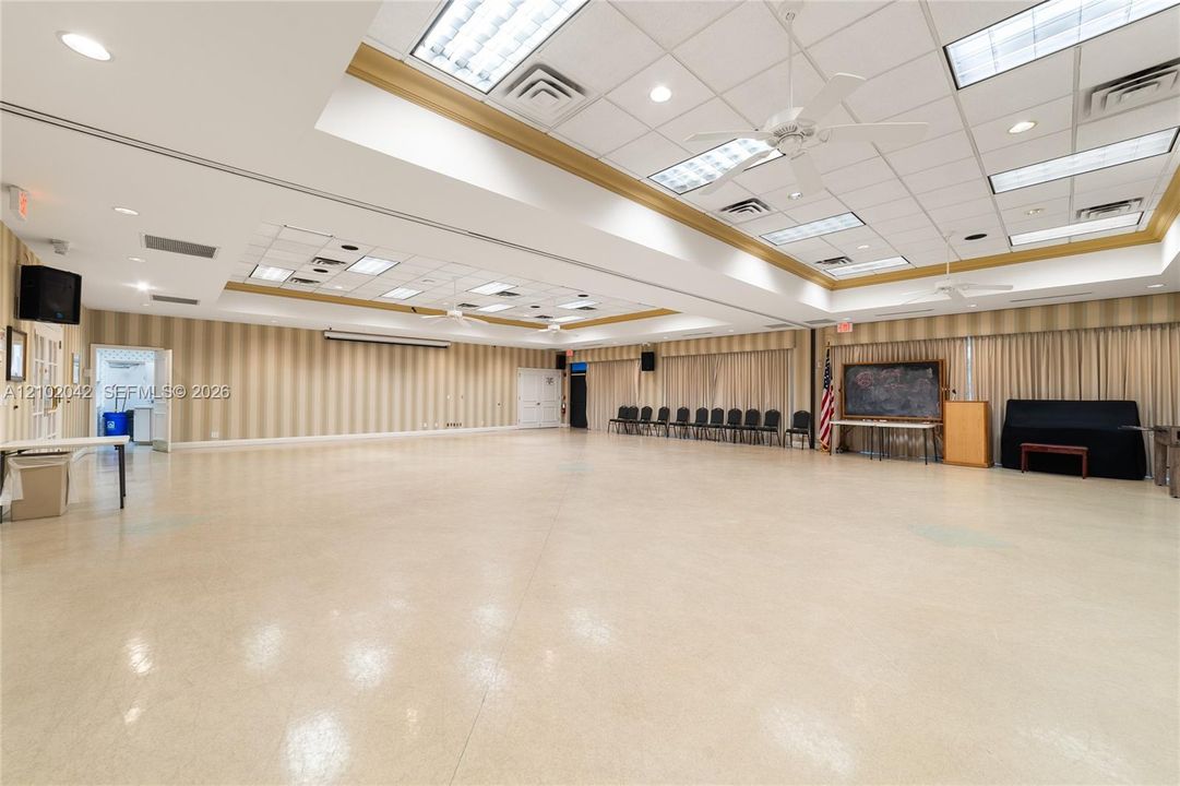 На продажу: $295,000 (2 спален, 2 ванн, 1631 Квадратных фут)