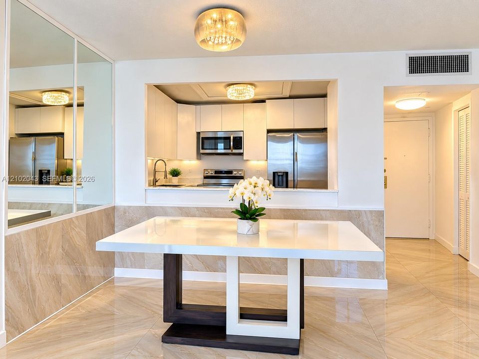 For Rent: $1,990 (1 beds, 1 baths, 828 Square Feet)