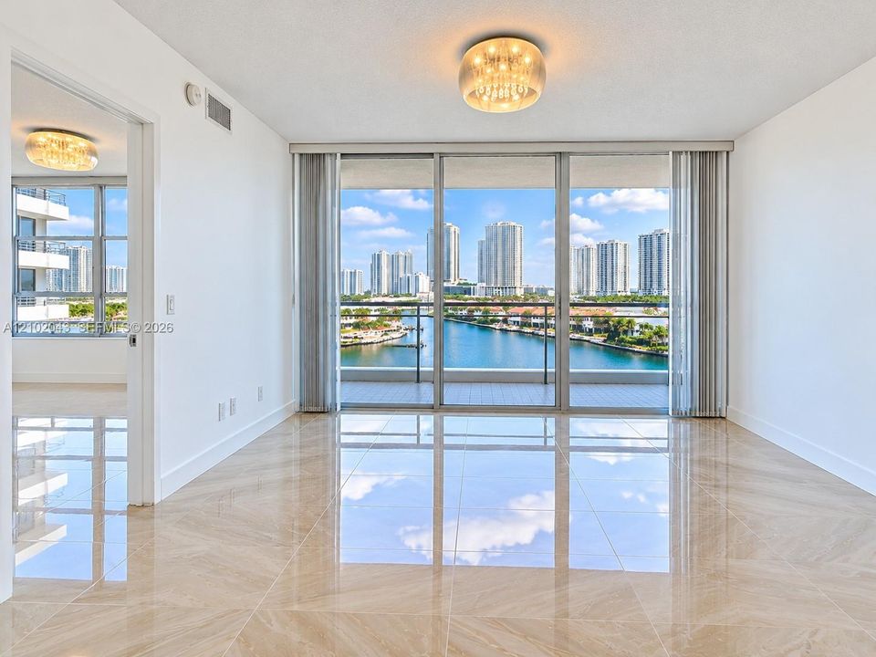 For Rent: $1,990 (1 beds, 1 baths, 828 Square Feet)