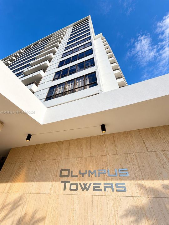 For Rent: $1,990 (1 beds, 1 baths, 828 Square Feet)