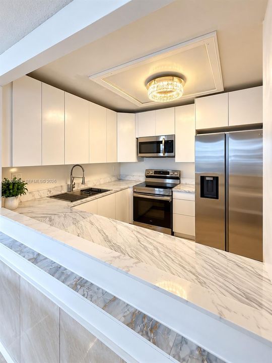 For Rent: $1,990 (1 beds, 1 baths, 828 Square Feet)