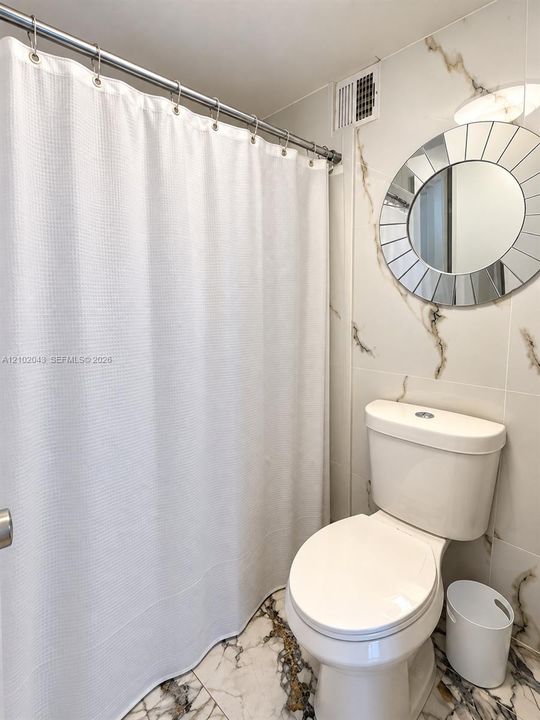 For Rent: $1,990 (1 beds, 1 baths, 828 Square Feet)