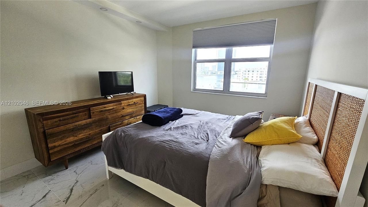 В аренду: $5,500 (2 спален, 2 ванн, 1275 Квадратных фут)
