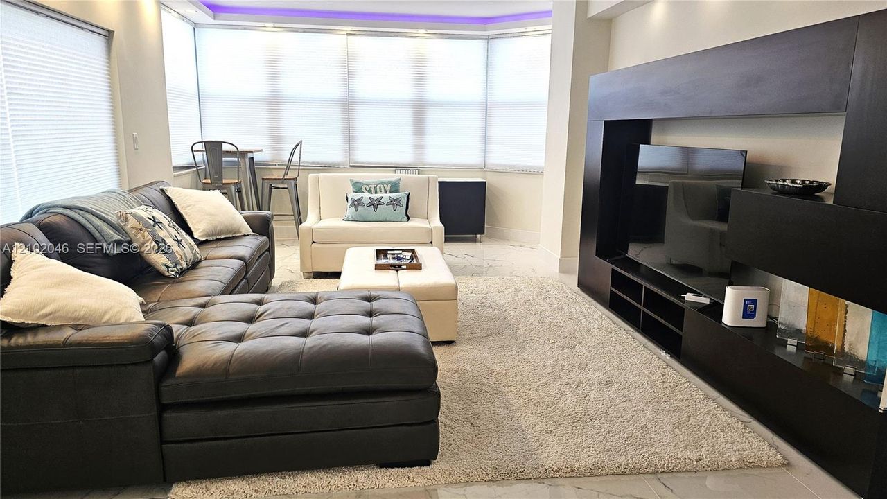 В аренду: $5,500 (2 спален, 2 ванн, 1275 Квадратных фут)