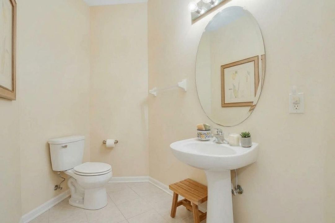 8330 Mulligan half bath