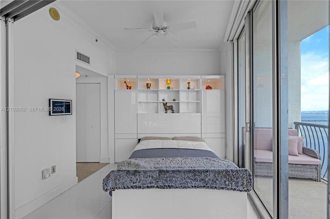 В аренду: $4,500 (2 спален, 2 ванн, 1048 Квадратных фут)