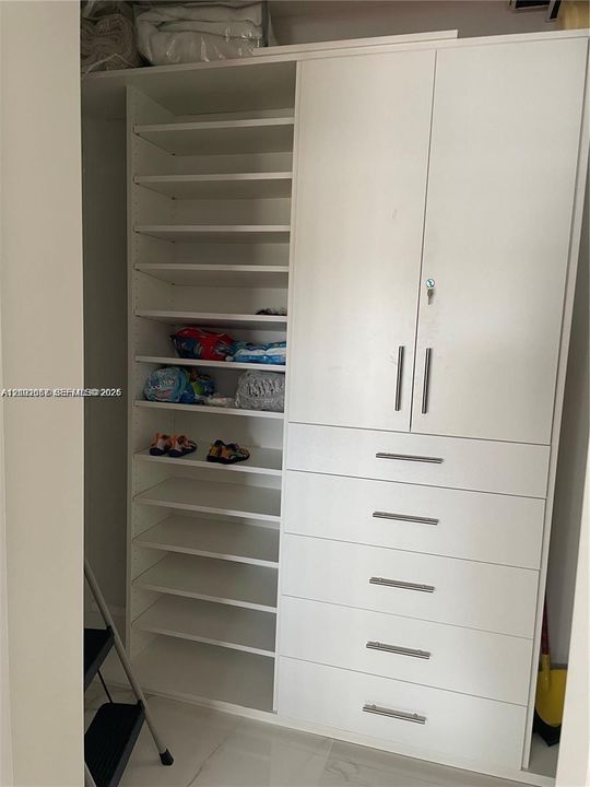 For Rent: $3,350 (2 beds, 2 baths, 1100 Square Feet)
