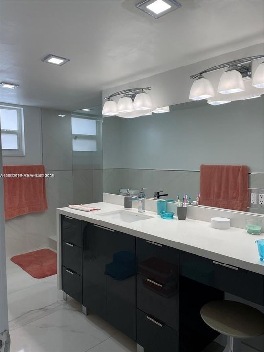 For Rent: $3,350 (2 beds, 2 baths, 1100 Square Feet)