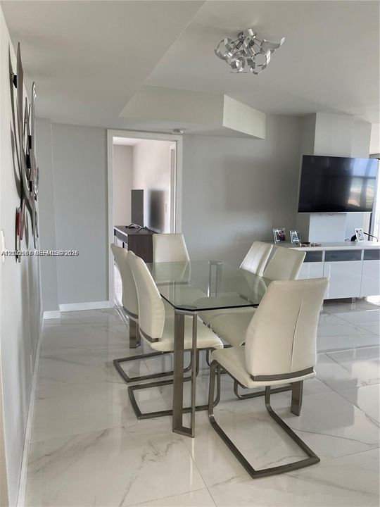 For Rent: $3,350 (2 beds, 2 baths, 1100 Square Feet)