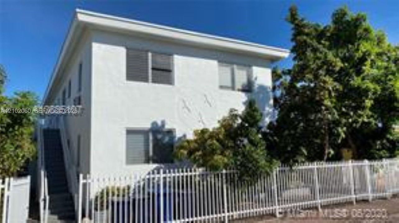 For Rent: $2,300 (2 beds, 1 baths, 4269 Square Feet)