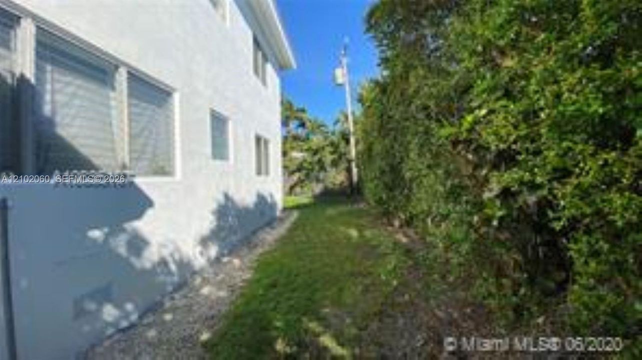 For Rent: $2,300 (2 beds, 1 baths, 4269 Square Feet)
