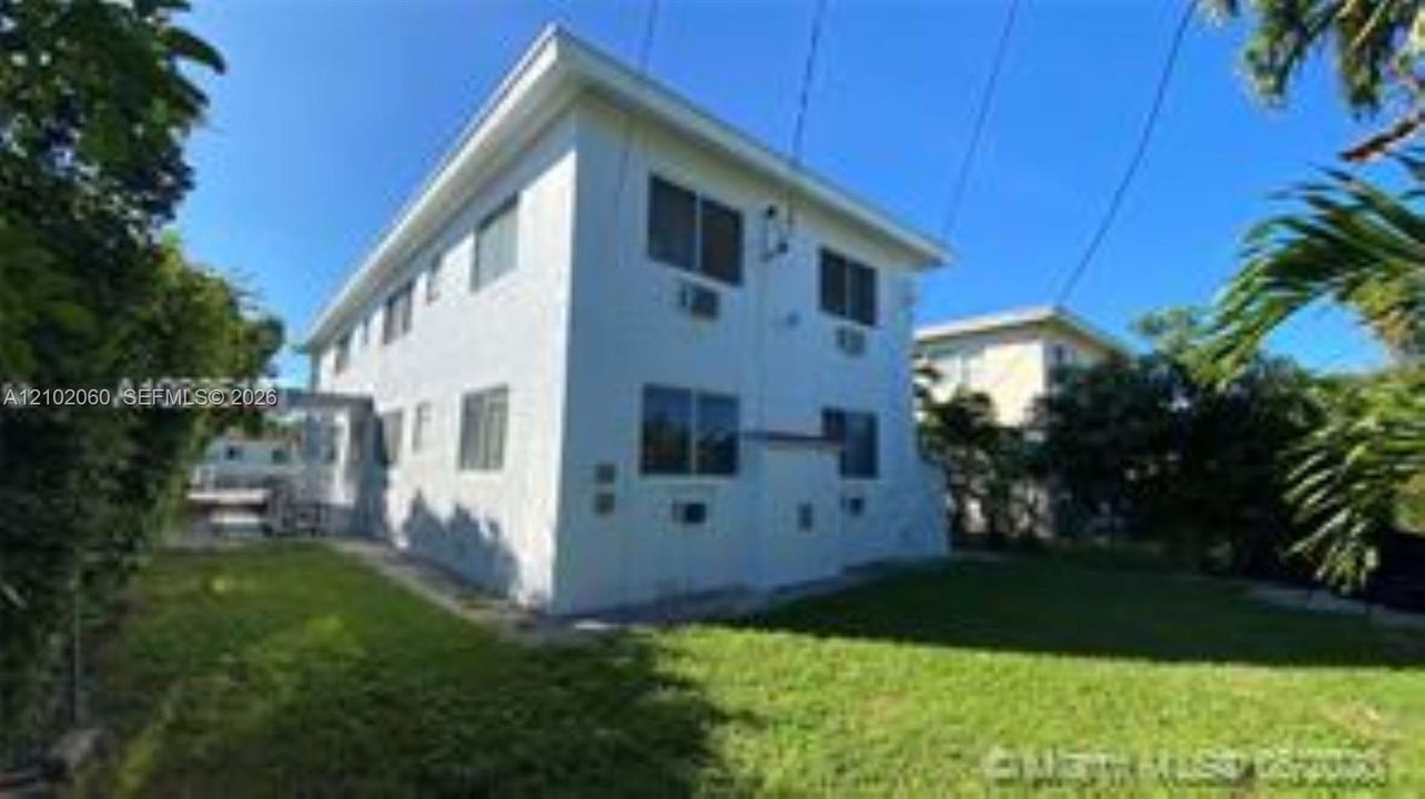 For Rent: $2,300 (2 beds, 1 baths, 4269 Square Feet)