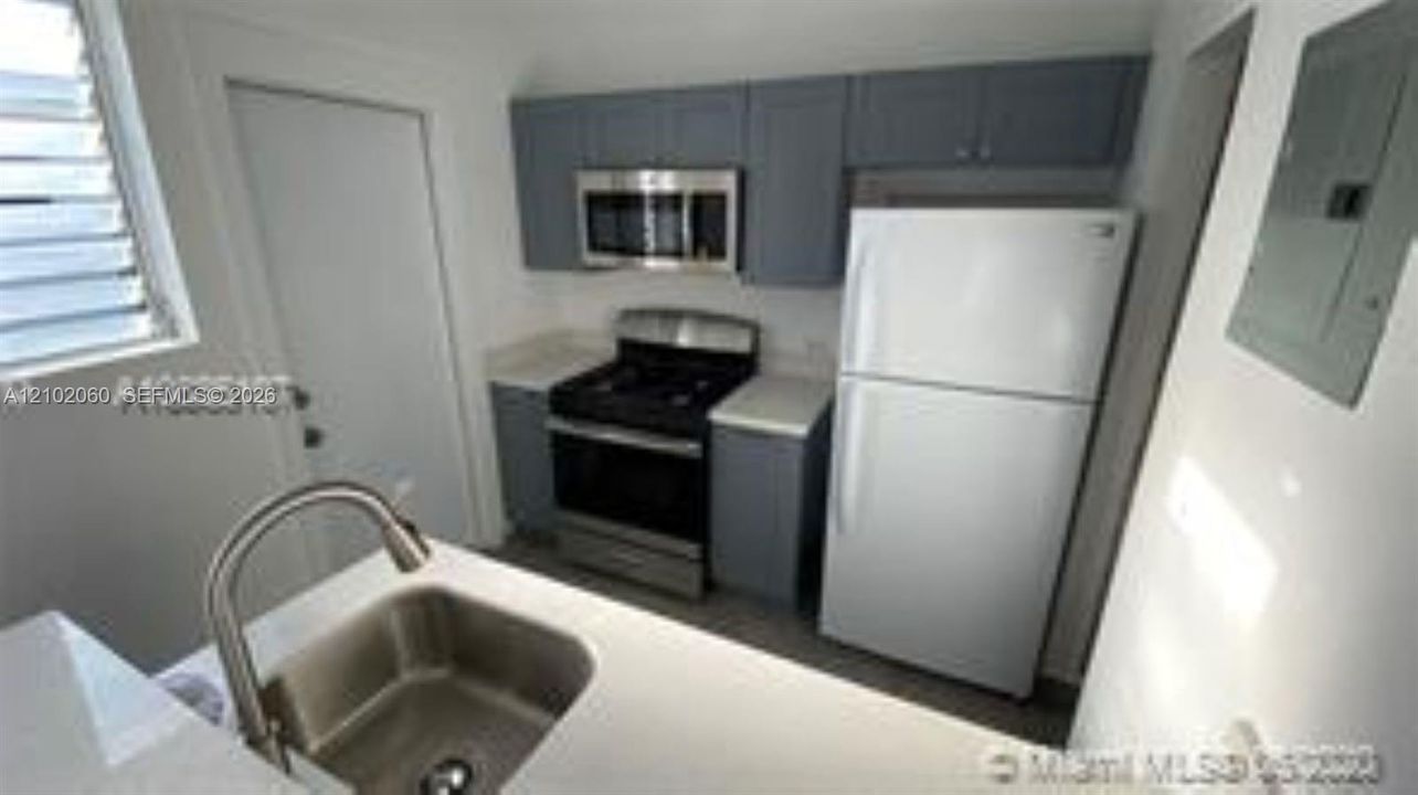 For Rent: $2,300 (2 beds, 1 baths, 4269 Square Feet)