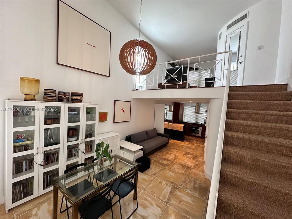 For Sale: $315,000 (1 beds, 1 baths, 730 Square Feet)