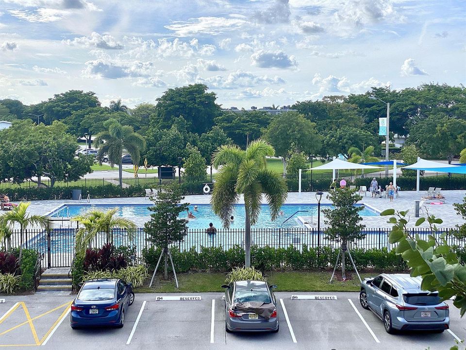 Richmond Pool + Tennis Courts