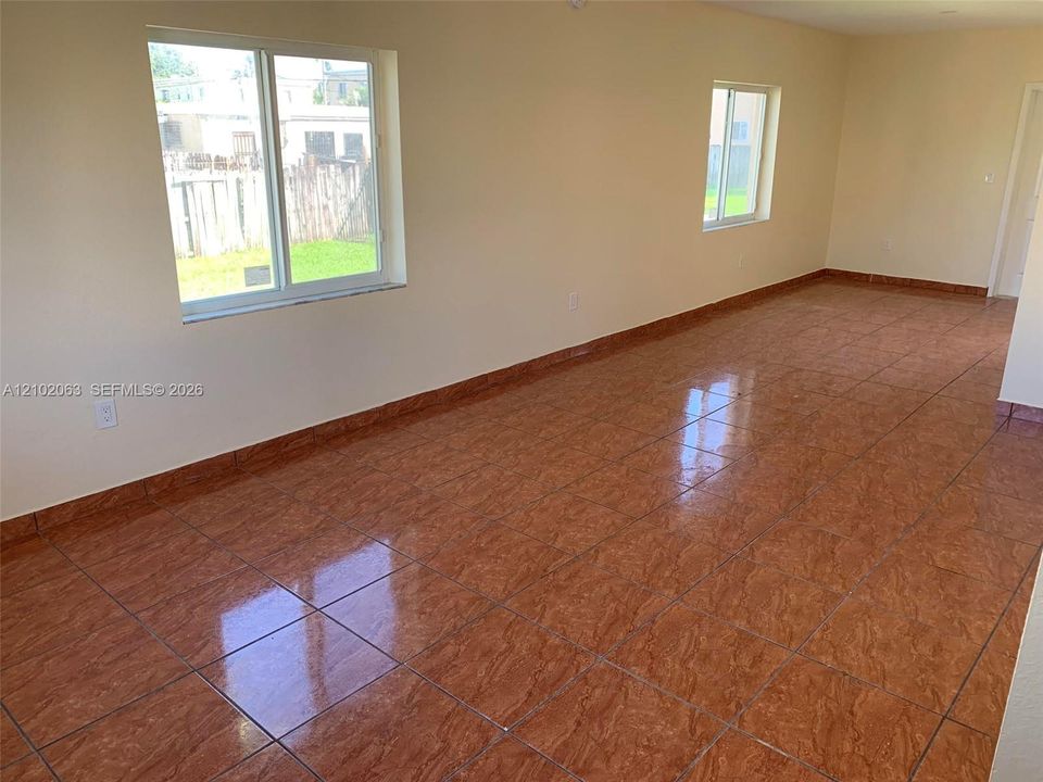En Renta: $2,750 (4 camas, 2 baños, 1410 Pies cuadrados)