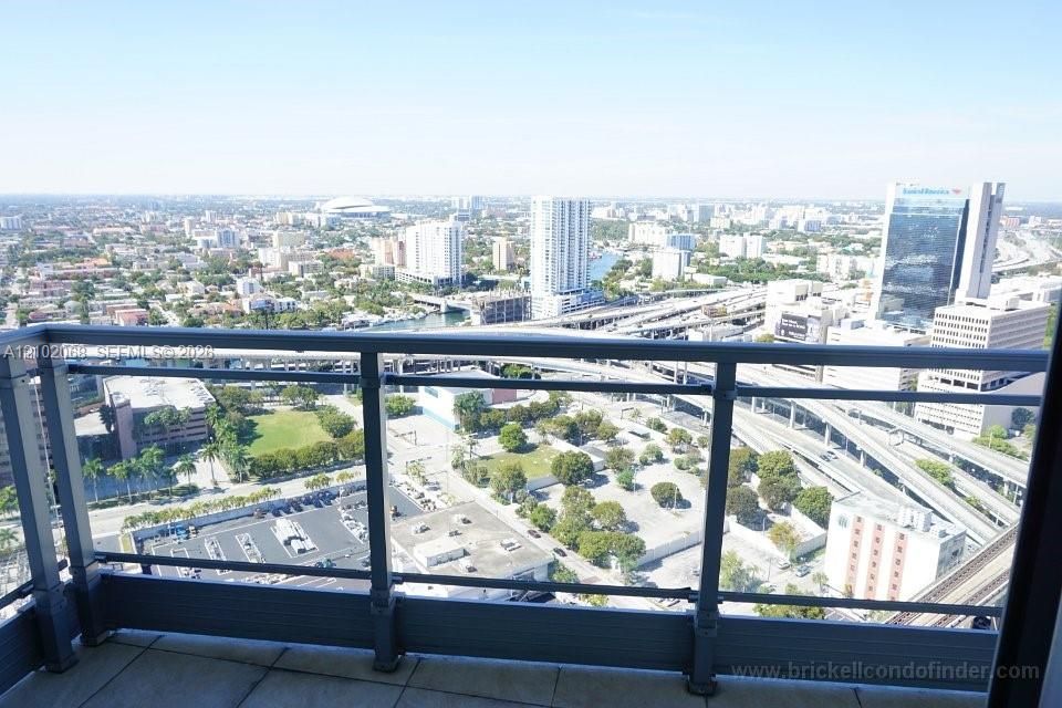 В аренду: $3,800 (2 спален, 2 ванн, 1079 Квадратных фут)