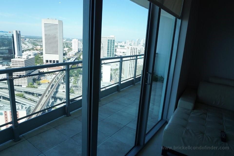 В аренду: $3,800 (2 спален, 2 ванн, 1079 Квадратных фут)