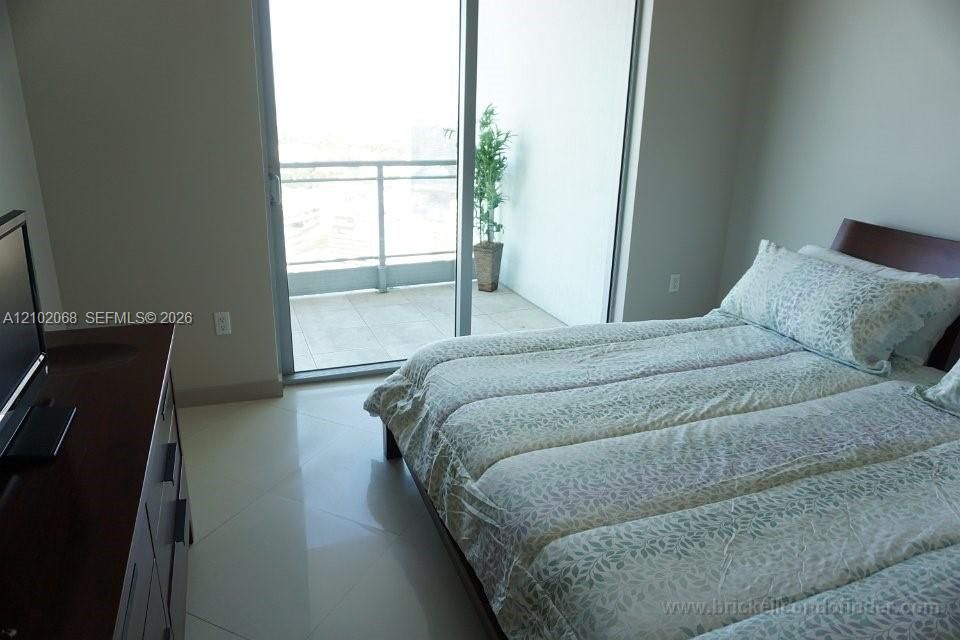 В аренду: $3,800 (2 спален, 2 ванн, 1079 Квадратных фут)