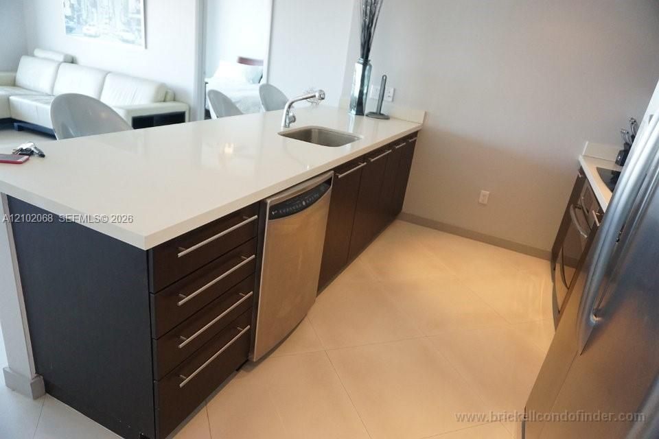 В аренду: $3,800 (2 спален, 2 ванн, 1079 Квадратных фут)