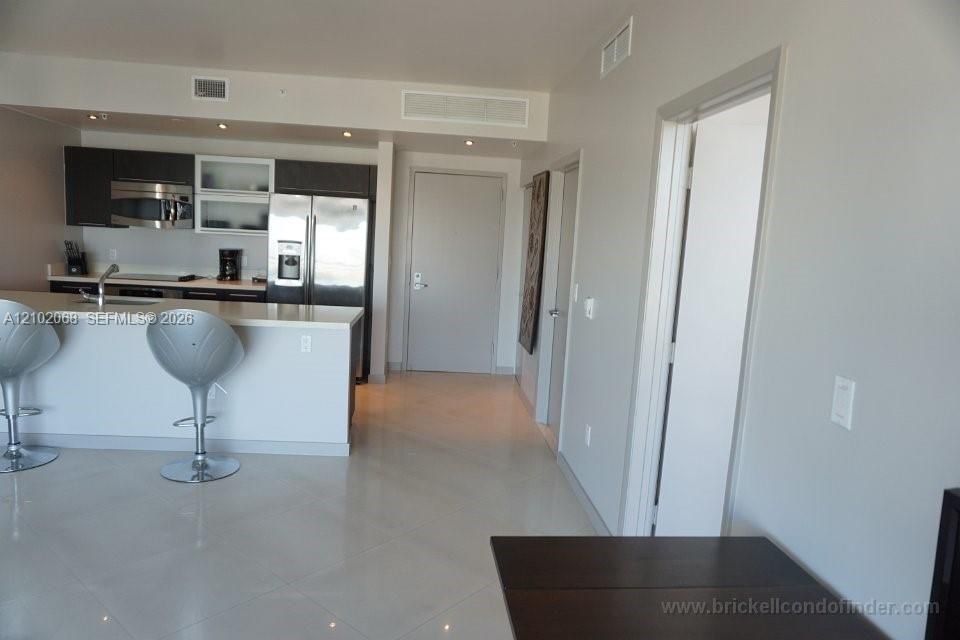 В аренду: $3,800 (2 спален, 2 ванн, 1079 Квадратных фут)
