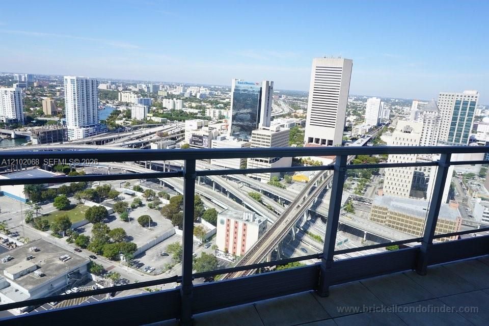 В аренду: $3,800 (2 спален, 2 ванн, 1079 Квадратных фут)