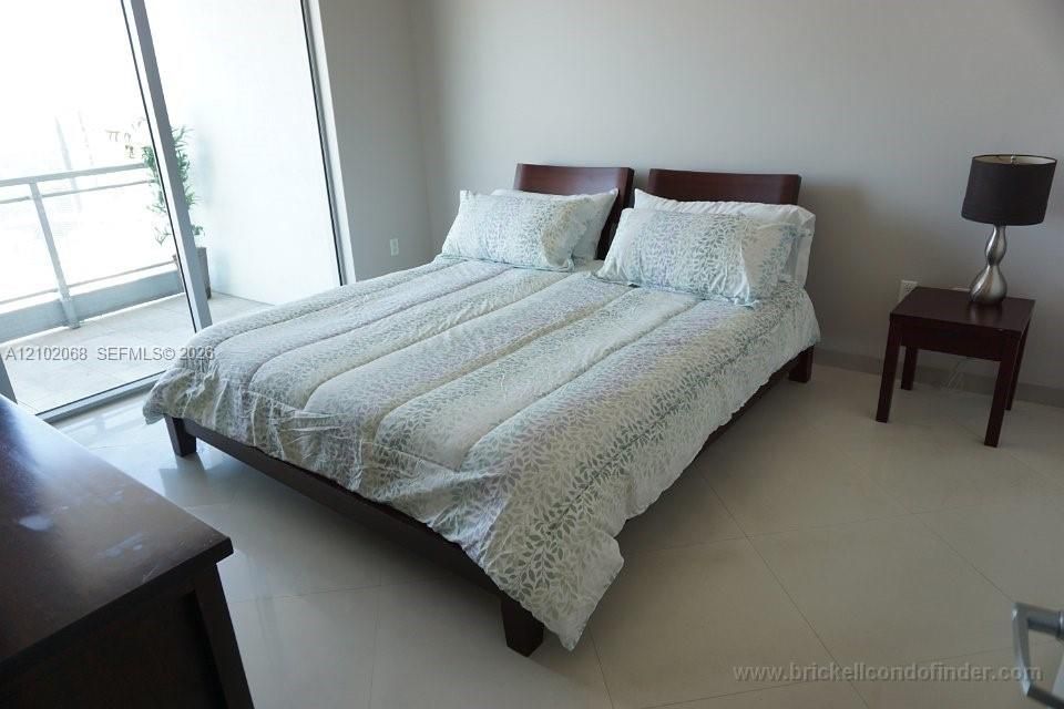 В аренду: $3,800 (2 спален, 2 ванн, 1079 Квадратных фут)