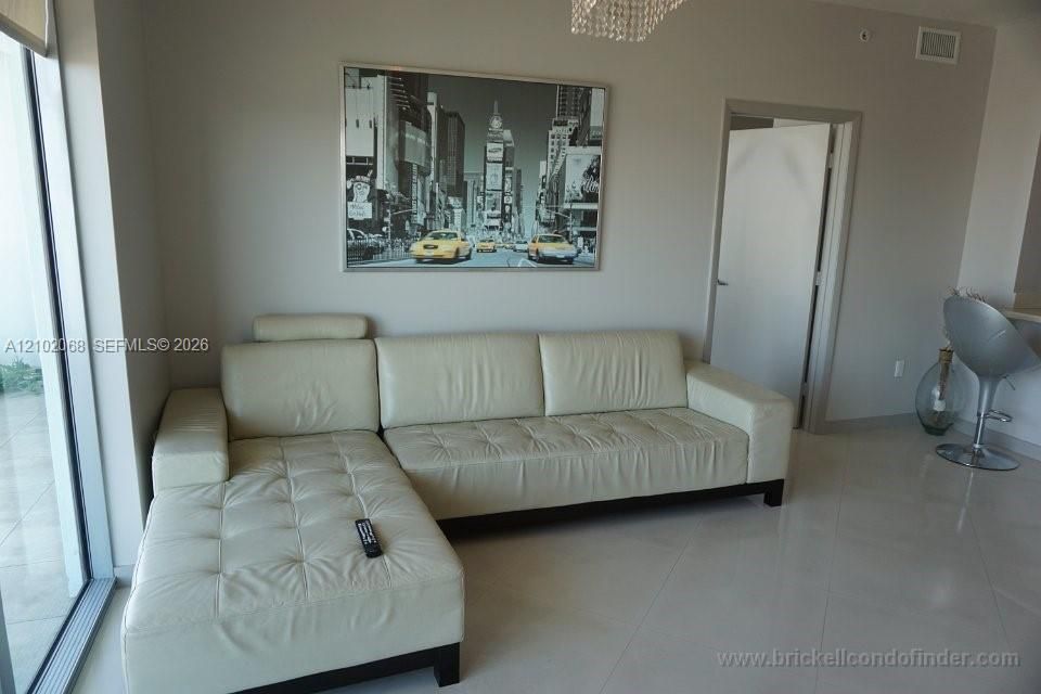 В аренду: $3,800 (2 спален, 2 ванн, 1079 Квадратных фут)