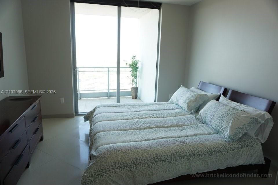 В аренду: $3,800 (2 спален, 2 ванн, 1079 Квадратных фут)