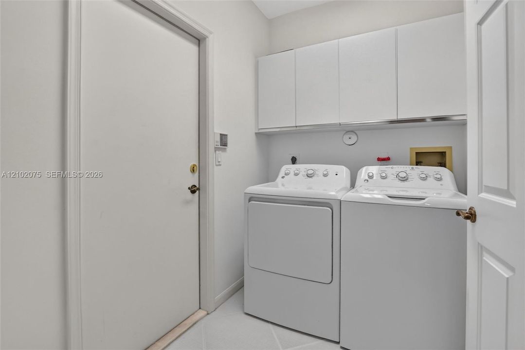 В аренду: $6,500 (3 спален, 2 ванн, 2403 Квадратных фут)