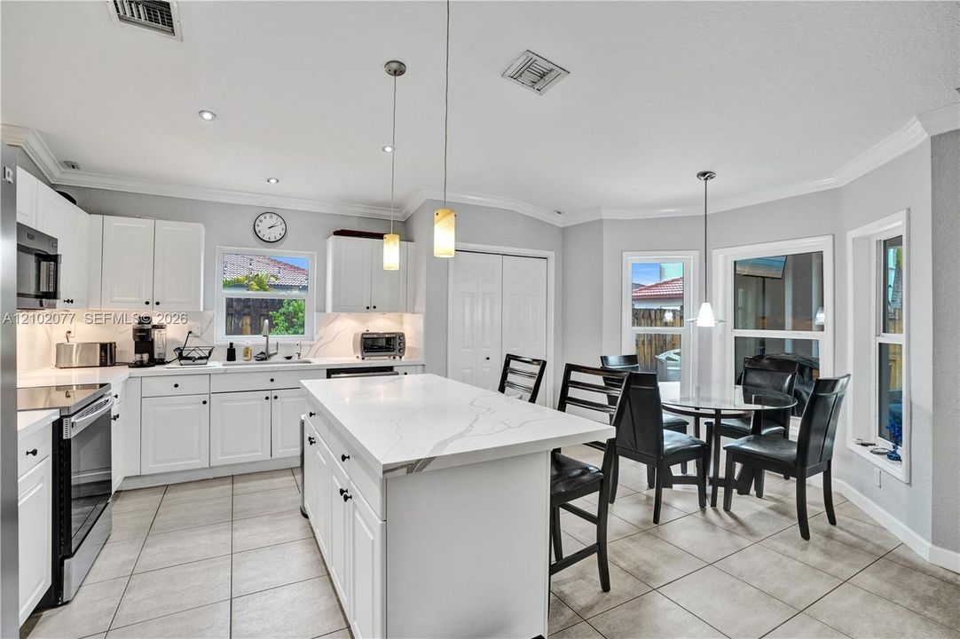For Sale: $725,000 (3 beds, 2 baths, 1901 Square Feet)
