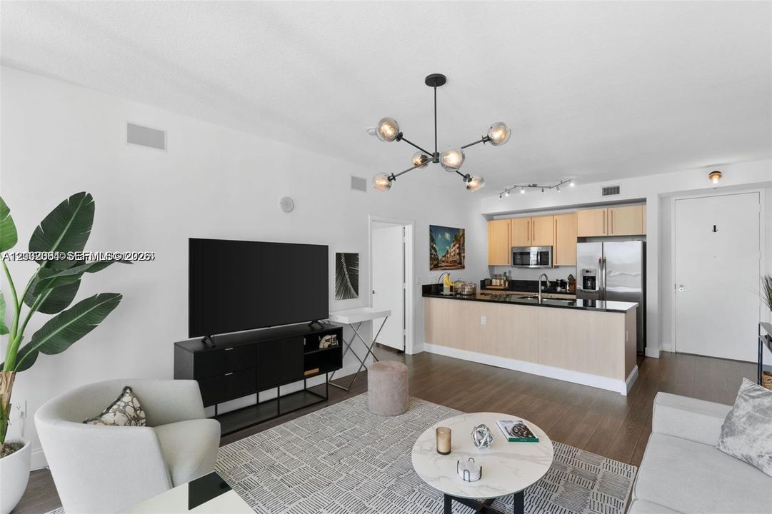 For Sale: $670,000 (2 beds, 2 baths, 1013 Square Feet)